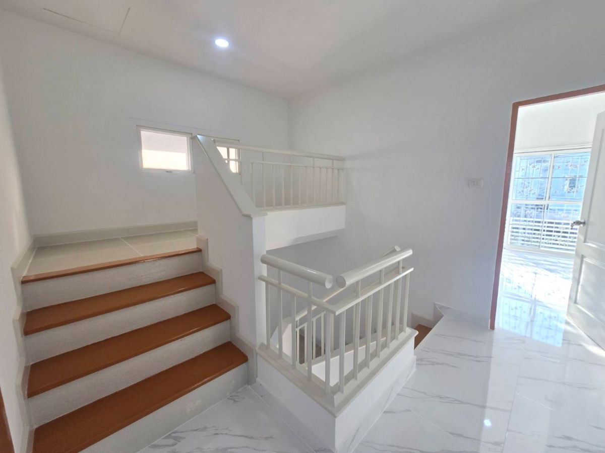 รูป บ้านแฝด ตกแต่งรีโนเวทใหม่ กว้างขวาง ทำเลดี เดินทางสะดวก หมู่บ้าน บุณฑริก นิวสไตล์   ต.ลาดสวาย อ.ลำลูกกา จ.ปทุมธานี  - รูปที่ 28/39