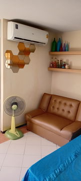 To rent an exclusive room at Living Place Condominium in the beginning of Lad Prao 140, connected with 7-11 and closed to Bangkapi Station (cheap) 