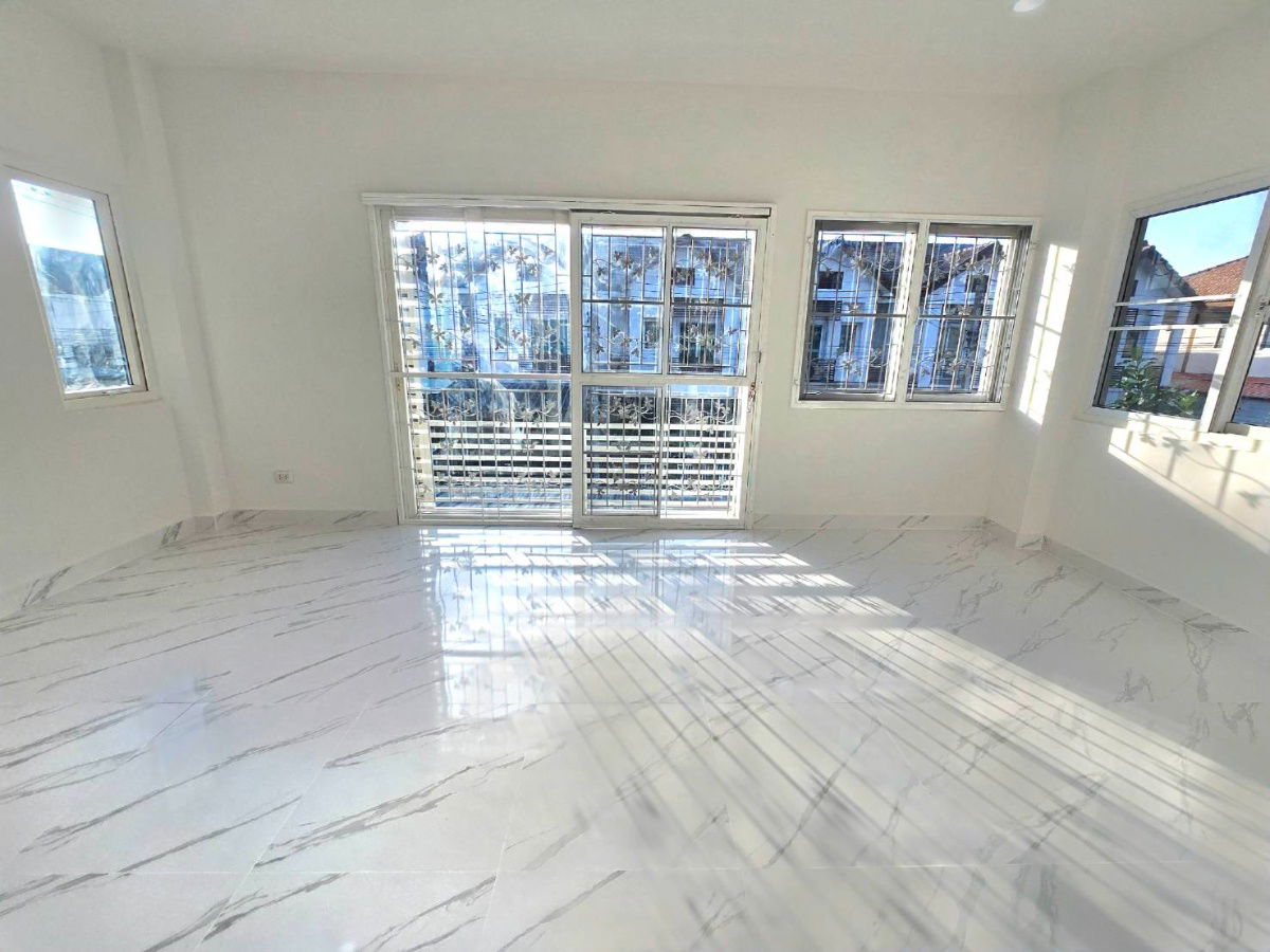 รูป บ้านแฝด ตกแต่งรีโนเวทใหม่ กว้างขวาง ทำเลดี เดินทางสะดวก หมู่บ้าน บุณฑริก นิวสไตล์   ต.ลาดสวาย อ.ลำลูกกา จ.ปทุมธานี  - รูปที่ 30/39