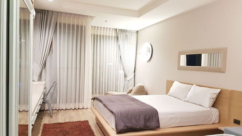 Ladda Plus Sriracha, Sriracha,public park, Phyathai Hospital, close to the sea of Koh Roy, Somdej Phra Si Racha Hospital, and Central Sriracha.