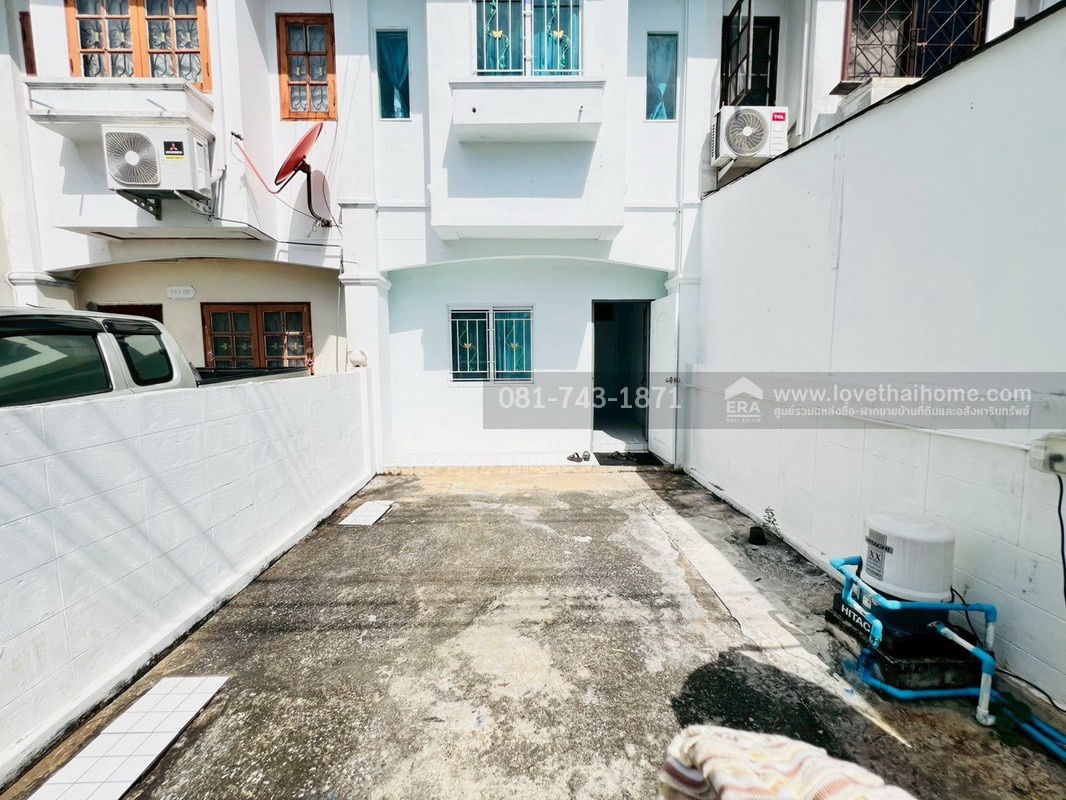 รูป ขายทาวน์เฮ้าส์ ลำลูกกา ซอยเปียร์นนท์ หมู่บ้านอู่ทองเพลส  พร้อมเข้าอยู่  ถนนเมน ใกล้รพ.สินแพทย์ ลำลูกกา พื้นที่ 16 ตรว. ขายถูกมากมาก - รูปที่ 7/10