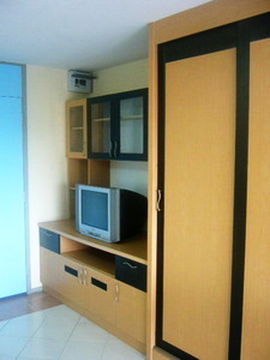 To rent an exclusive room at Living Place Condominium in the beginning of Lad Prao 140, connected with 7-11 and closed to Bangkapi Station (cheap) 