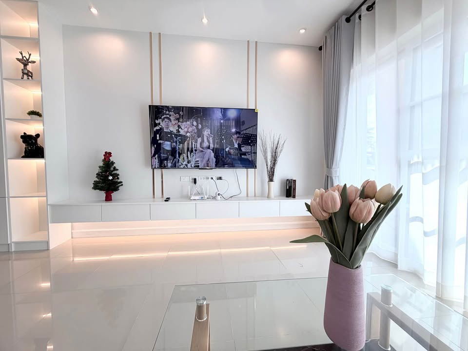 picture -Two storey house for rent with 4 bedrooms,3 toilets and 1 kitchen.  - 5/18