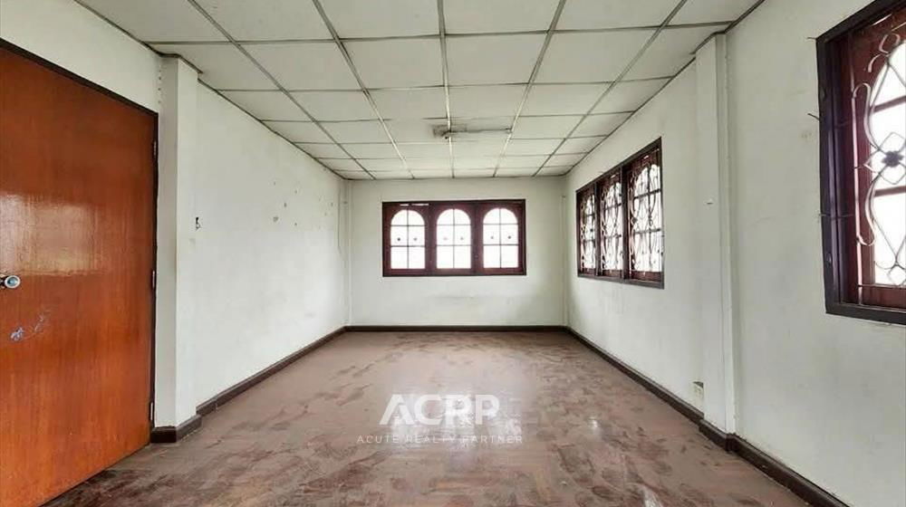 picture Land for sale with old house, Thawornniwet Village 1, Soi Bangna-Trad 14, potential location - 6/9