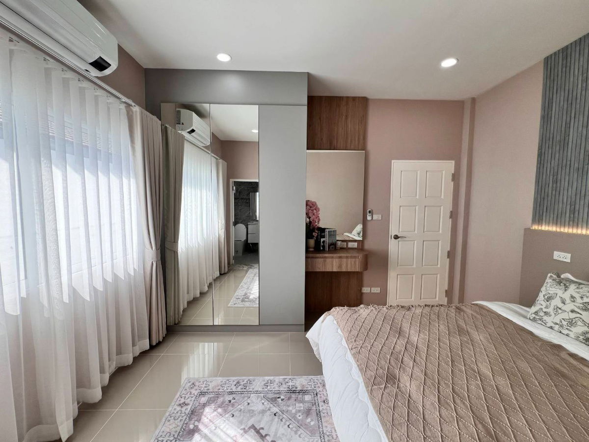 รูป บ้านเดี่ยว 3 ห้องนอน ขนาด 83 ตร.วา เรโนเวทใหม่ทั้งหลัง พร้อมสระว่ายน้ำ พร้อมอยู่ เมืองพัทยา - รูปที่ 25/31