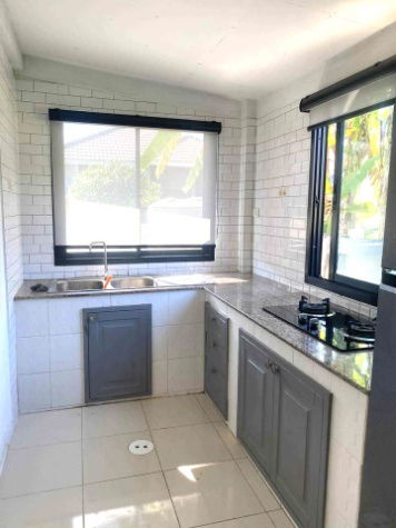 picture Single storey house for rent with 3 bedrooms,2 toilets and 1 kitchen. - 5/17