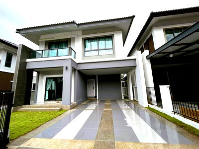 Houses for rent Saraphi Chiang Mai : Two storey house for rent with 3 bedrooms,3 toilets and 1 kitchen. 