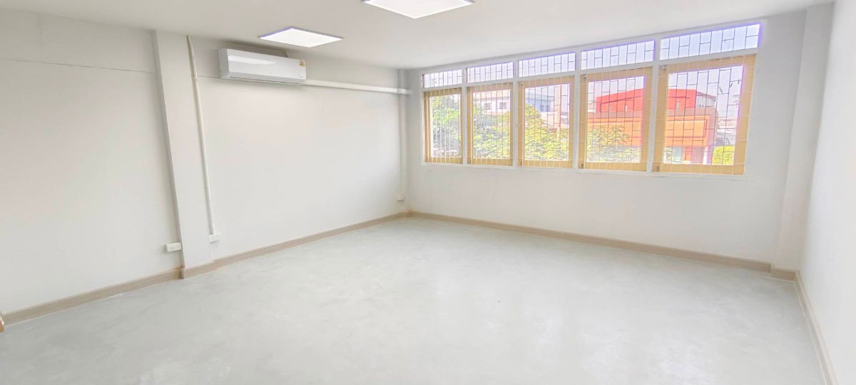 picture (Promotion 55,000) Fully Renovated Commercial Building, 2 Units, 400 sq.m., 10-Meter Frontage, Parking for 5 Cars, Bearing Area, Near BTS - 12/23