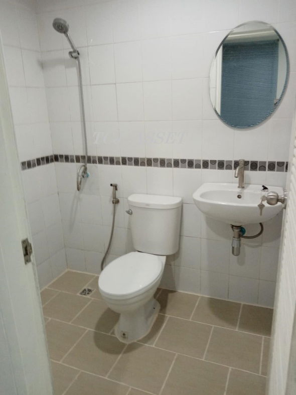 รูป ขายทาวน์เฮ้าส์ 2 ชั้น (หลังริม) ม.นิรันดร์วิลล์ 12 ถ.วัดศรีวารีน้อย - รูปที่ 6/10