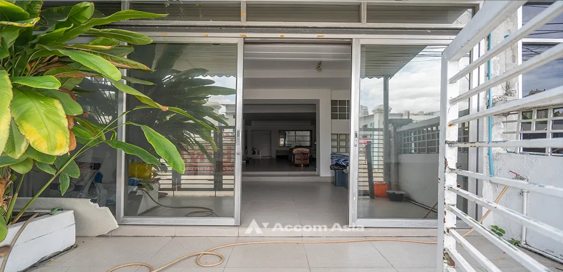 รูป 🔼🔽 AccomA 📩 4 storey townhouse for rent, perfect for home office in Sukhumvit, Bangkok near BTS Phrom Phong (AA20475) - รูปที่ 2/17