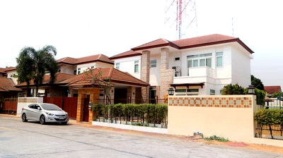 Houses for rent Phet Kasem Road : FOR RENT  HOUSE PROPERTY  50000 BAHT per MONTH
