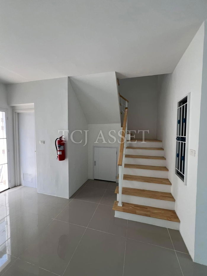 picture Townhouse for sale : Baan Pruksa 126 Thepharak-Kingkaew Village. - 2/10