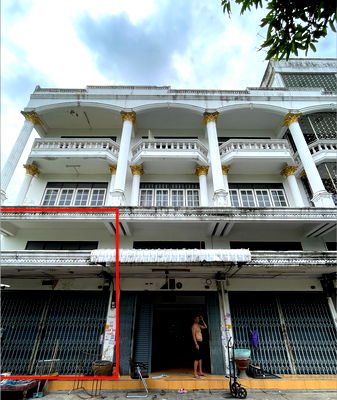 Shophouses for rent Phasi Charoen : Shophouse for rent, over 200 sqm