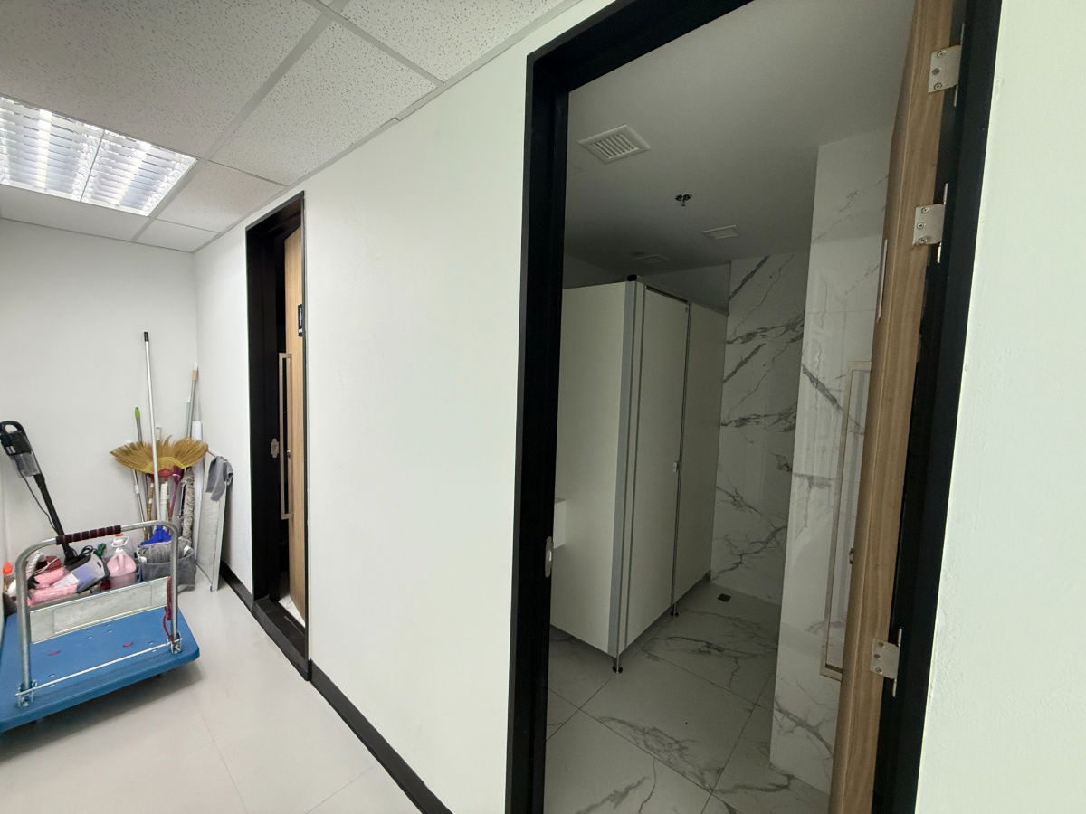 picture Luxury Office for Rent in a Prime Location, Heart of the City (SKYY9 CENTRE – Rama 9) - 11/14