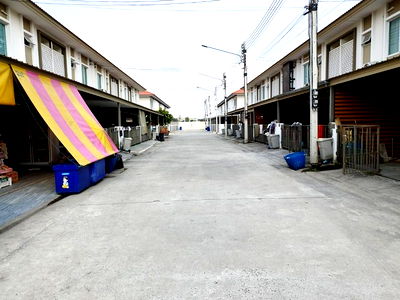 Townhouses for sale : FOR SALE  TOWNHOUSE PROPERTY  2000000 BAHT.