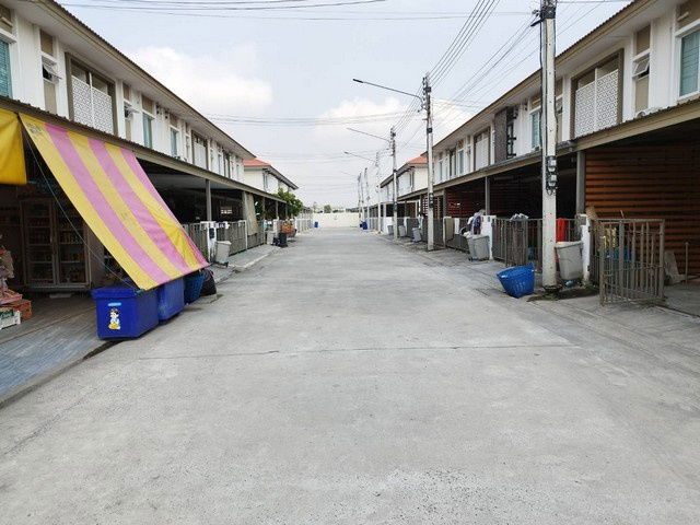 picture FOR SALE  TOWNHOUSE PROPERTY  2000000 BAHT. - 1/8