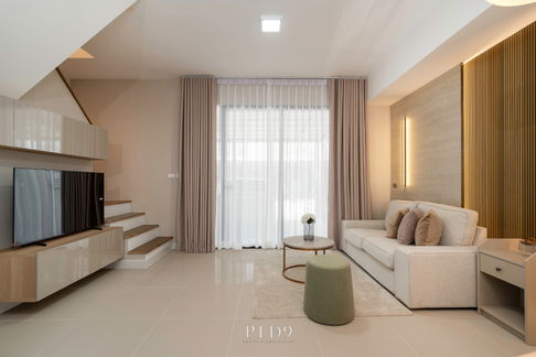Detached House – Experience luxurious living in the heart of the city with 3 bedrooms and 3 bathrooms