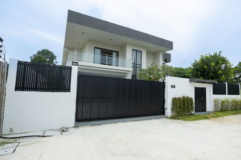 For sale Luxury Pool villa Pattaya at Maprachan Lake, Fully furnished, Peaceful location