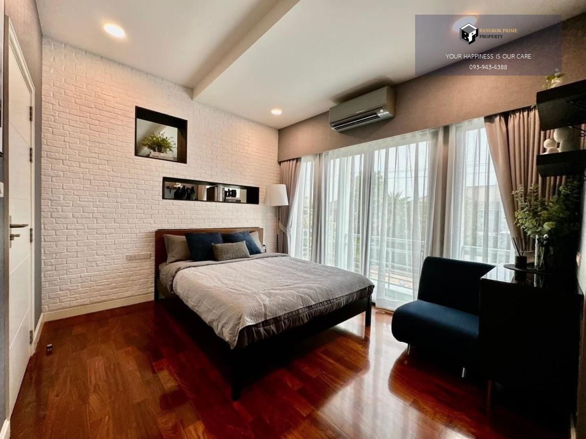picture Perfect Masterpiece Sukhumvit 77 | Large luxury swimming pool, new furniture and appliances. 房子里有一个大型豪华游泳池，所有家具和电器都是全新的。 #2025112813210 - 15/18