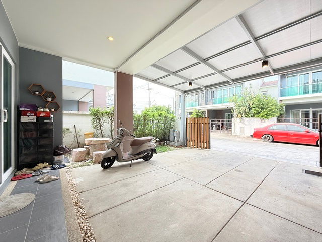 รูป ขายทาวน์โฮม โนโว วิลล์ พุทธสาคร 26 ตรว. 2จอด ต่อเติมแล้ว มีพื้นที่ด้านข้าง เดินทางสะดวก - รูปที่ 17/22