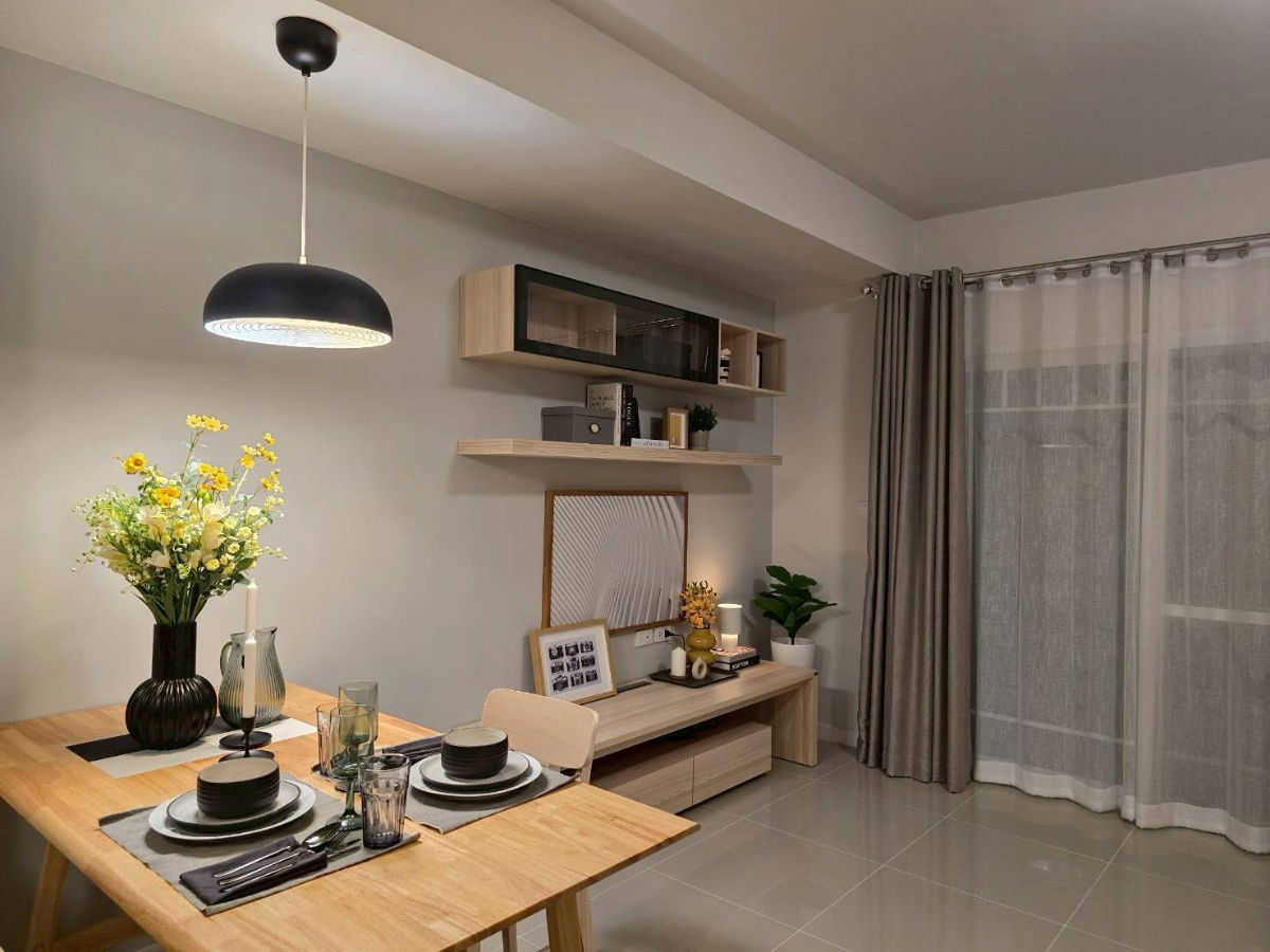 picture Two-storey townhouse for rent  with  2 bedrooms   and 3 toilets. - 5/12