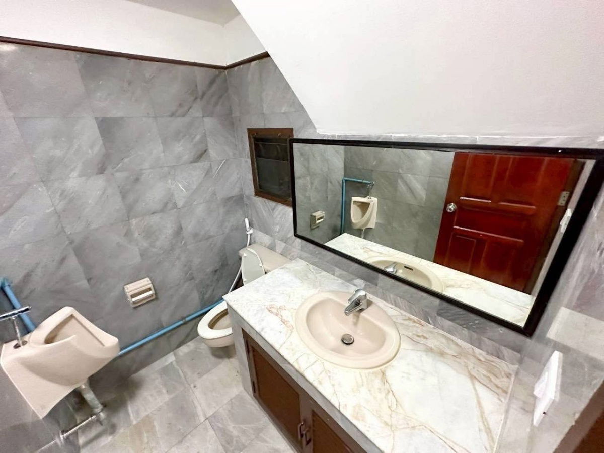 picture Townhouse for rent ✨ Home Avenue ✨ 3 bedrooms, 3 bathrooms, fully furnished and equipped, convenient transportation, near both BTS and MRT. - 4/11