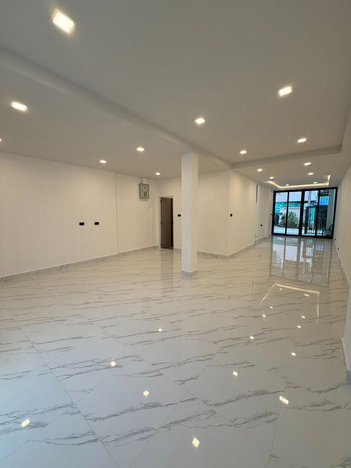 picture 3-Storey Townhome for Sale in Pattaya – Fully Renovated & Move-in Ready! - 13/40