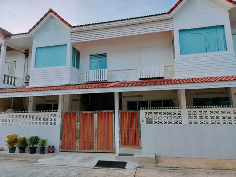 LTH13641 – House for Sale | Baan Gaew Villa, Petchkasem 48 | 210 sqm | 4 Beds 3 Baths | 7.9 MB | Near BTS/MRT Petchkasem 48 |
