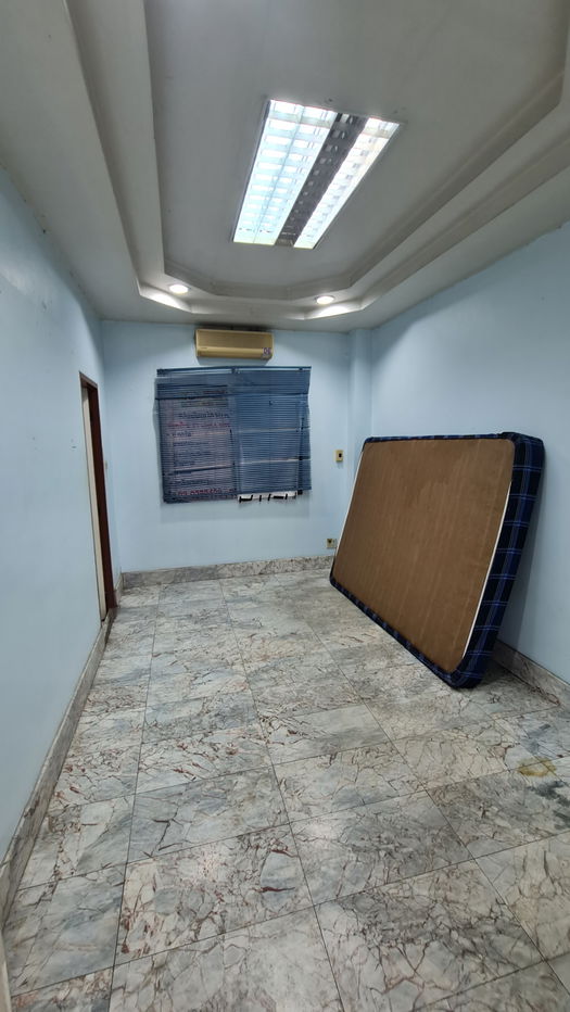 picture URGENT CHEAP RENT! 3-Storey Office Building, Bang Yai Soi Wat Phra Ngoen | 50 Sq. Wah, 6 Rooms, 8 Baths | Only 33,000 Baht/Month - 32/36