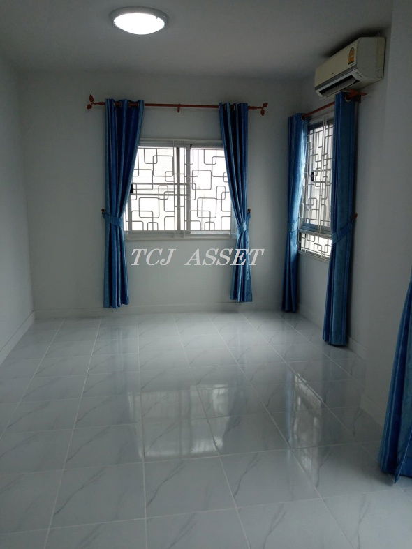 รูป ขายทาวน์เฮ้าส์ 2 ชั้น (หลังริม) ม.นิรันดร์วิลล์ 12 ถ.วัดศรีวารีน้อย - รูปที่ 8/10