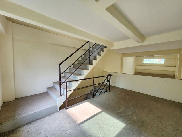 รูป ให้เช่าตึกแถว 20 ตรว. 3 ชั้น มีชั้นลอย ใกล้โรงเรียนอัสสัมชัญ แคมปัส พระราม 2 เหมาะเปิดบริษัท หรือทำการค้า - รูปที่ 4/8