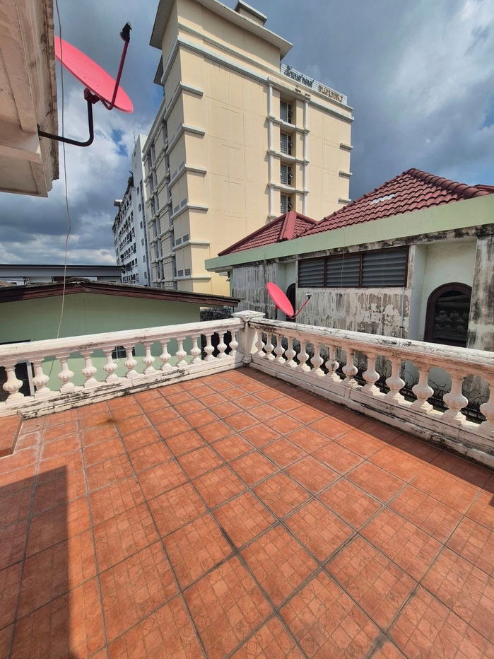 รูป LTH13645 – House for Rent บ้านให้เช่า at Suthisan (Soi Sabaijai) Size 74 sq.w. 4 beds 5 baths Near MRT Sutthisan ONLY 90K/Month - รูปที่ 12/14