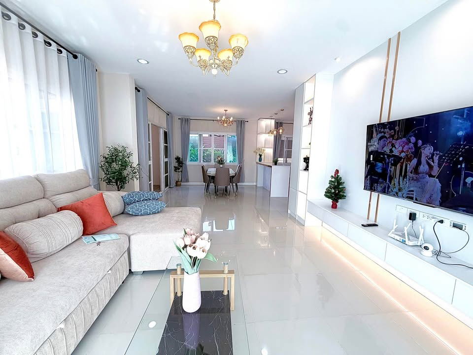 picture -Two storey house for rent with 4 bedrooms,3 toilets and 1 kitchen.  - 4/18