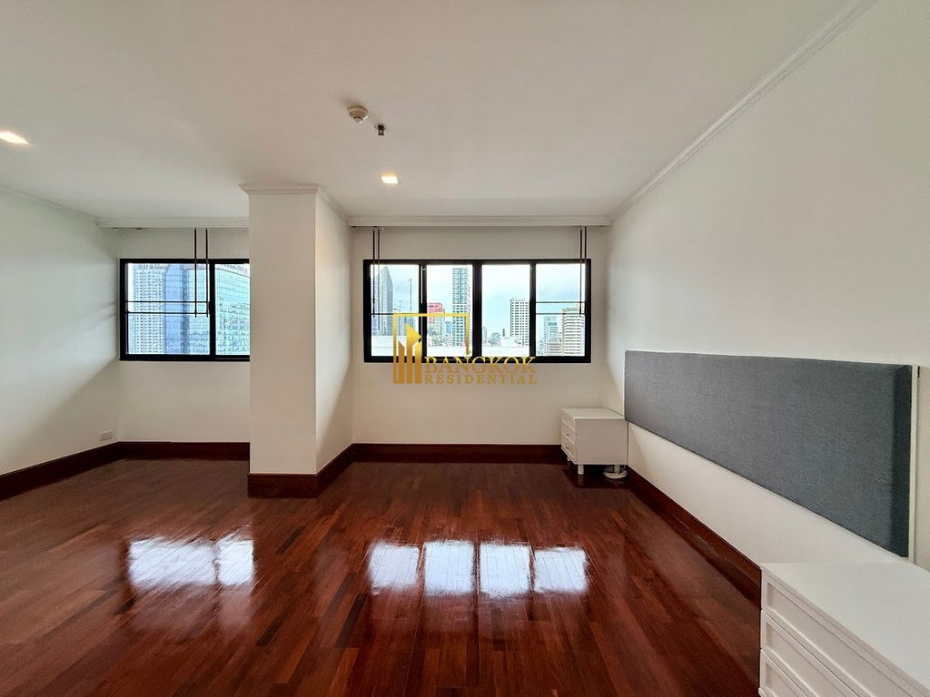 รูป Renovated 4 Bedroom Apartment For Rent in Sukhumvit 13 - BR20930AP - รูปที่ 28/53