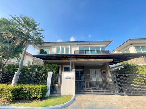 EH92186- For Sale: 2-Story Detached House at Grand Bangkok Boulevard, Rama 9-Srinagarindra, 4 Bedrooms, 5 Bathrooms, Ready to Move In   