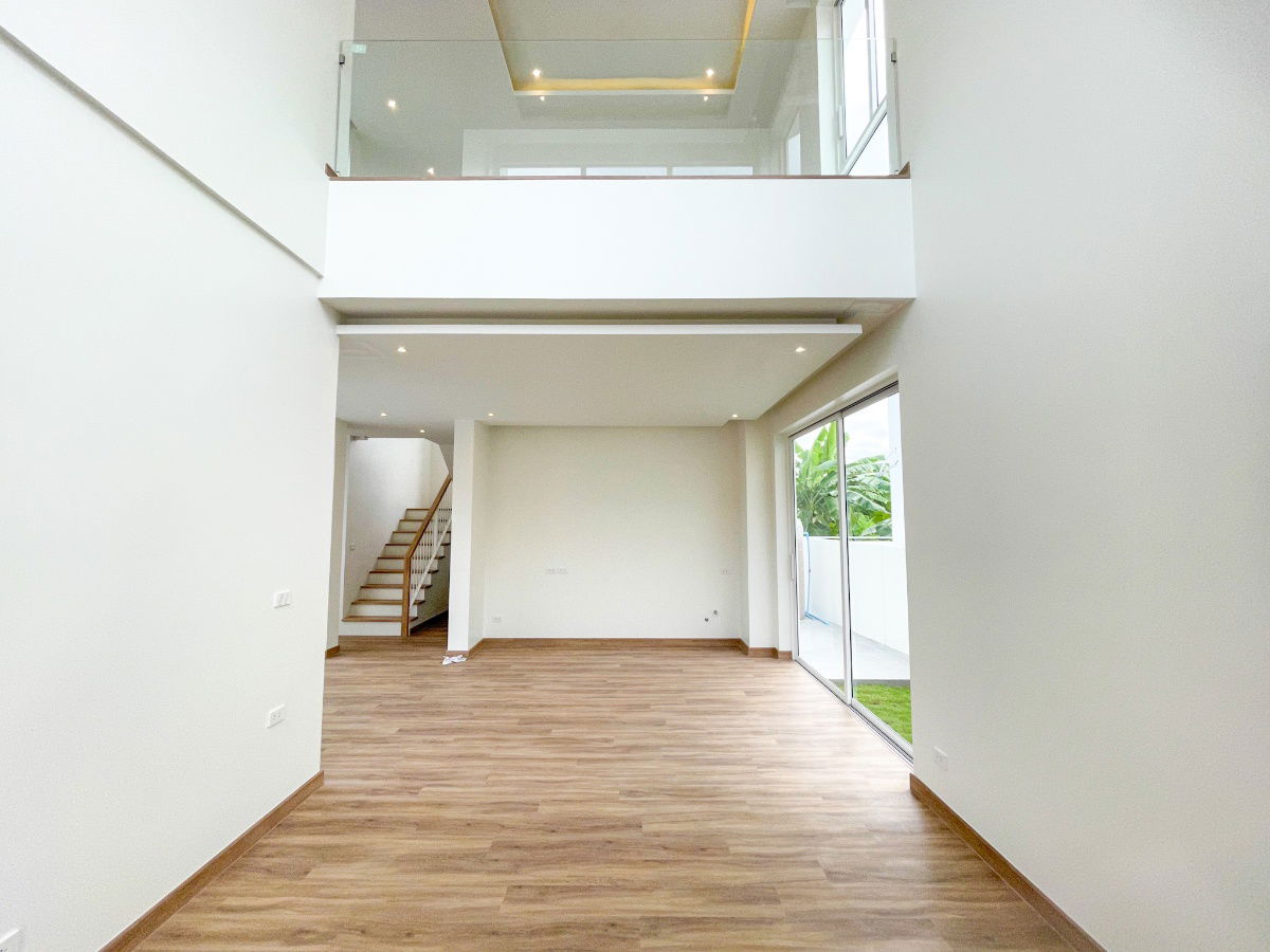 รูป บ้านเดี่ยวใกล้เมือง วิวสวย เดินทางเข้าออกหลายทางใกล้สนามบิน - รูปที่ 3/18