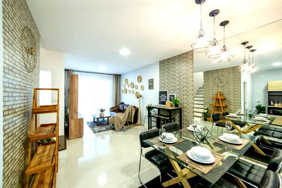 เช่าทาวน์โฮม เชียงใหม่ : ให้เช่า — ทาวน์เฮ้าส์ทำเล 5 ดาว ติดถนนซุปเปอร์ไฮเวย์ เชียงใหม่ เฟอร์นิเจอร์และเครื่องใช้ไฟฟ้าครบ หิ้วกระเป๋าเข้าอยู่ได้เลย T.0946511456