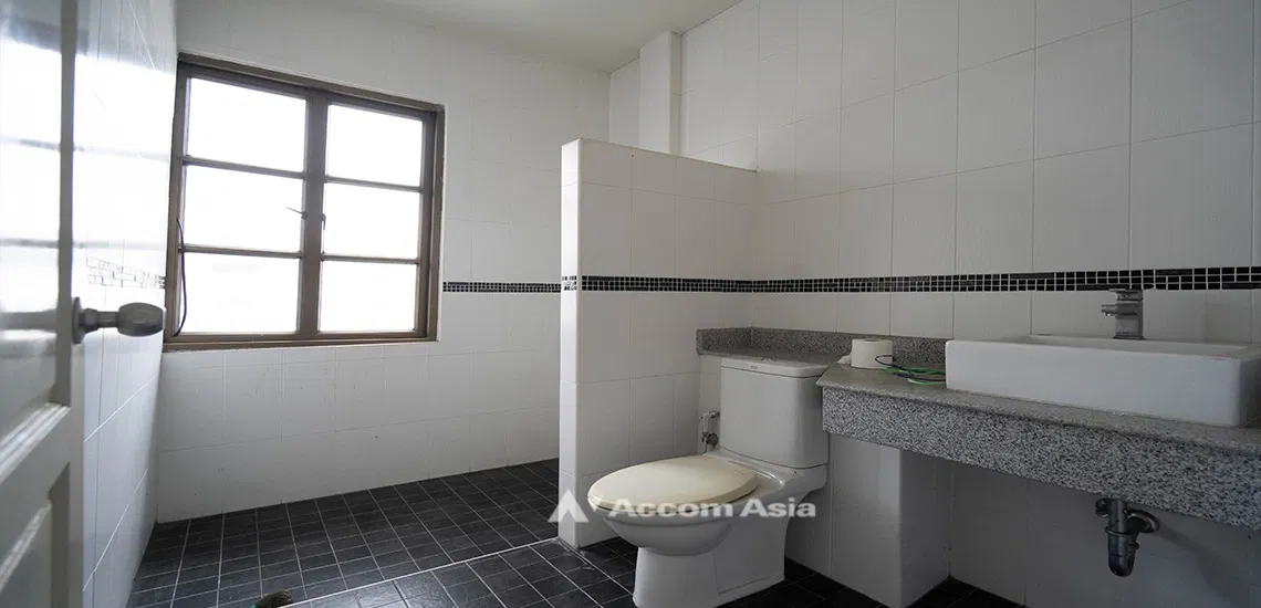 รูป 🔼🔽 AccomA 📩 4 storey townhouse for rent, perfect for home office in Sukhumvit, Bangkok near BTS Phrom Phong (AA20475) - รูปที่ 16/17