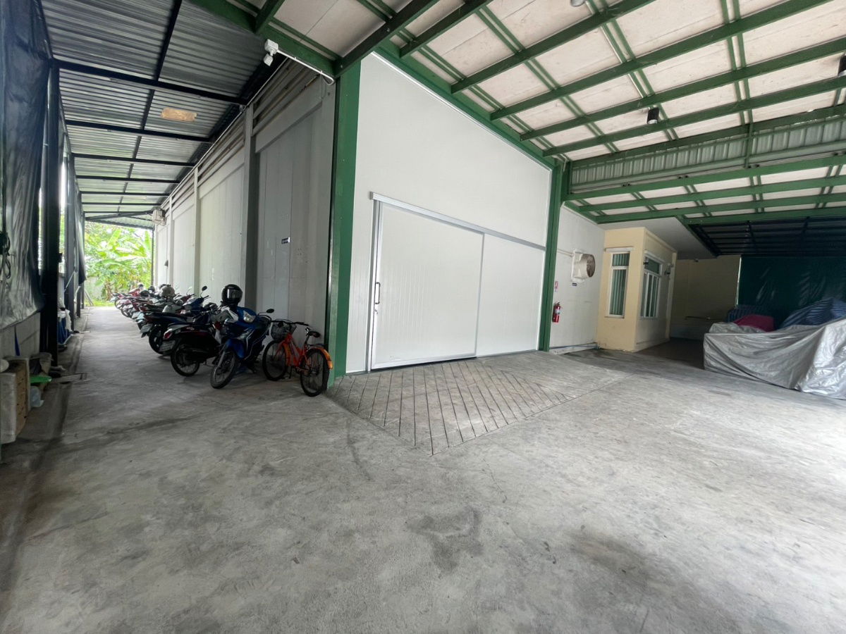 รูป สุดยอดทำเลสีม่วงเพื่อการเติบโต! 200 ตร.ว.กว่า พร้อมโรงงาน/คลังสินค้า หน้ากว้างพิเศษ ถึง 25 เมตร! - รูปที่ 1/5