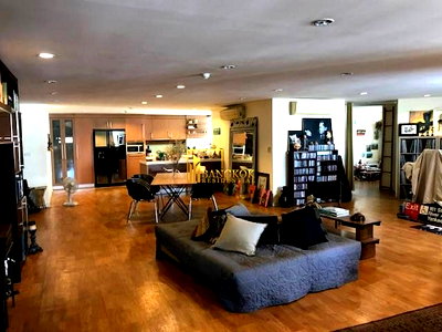 คอนโดให้เช่า : Tai Ping Tower | Very Spacious 3 Bedroom Condo For Rent in Ekkamai - BR10668CD
