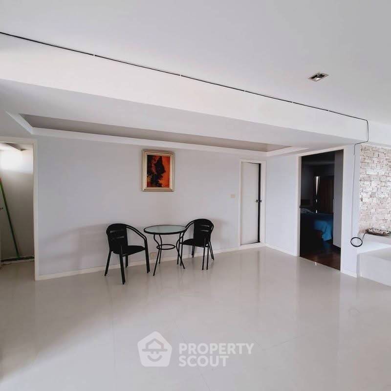 picture 3-BR Condo at Sunshine Beach Condotel close to Pattaya (ID 2427939) - 4/12