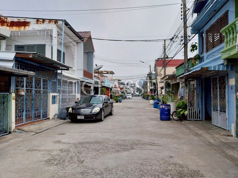 picture Townhouse for sale : Rom Pho 2 Village , Thepharak, Mueang, Samut Prakan. - 2/8