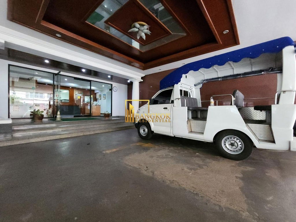 รูป Renovated 4 Bedroom Apartment For Rent in Sukhumvit 13 - BR20930AP - รูปที่ 51/53