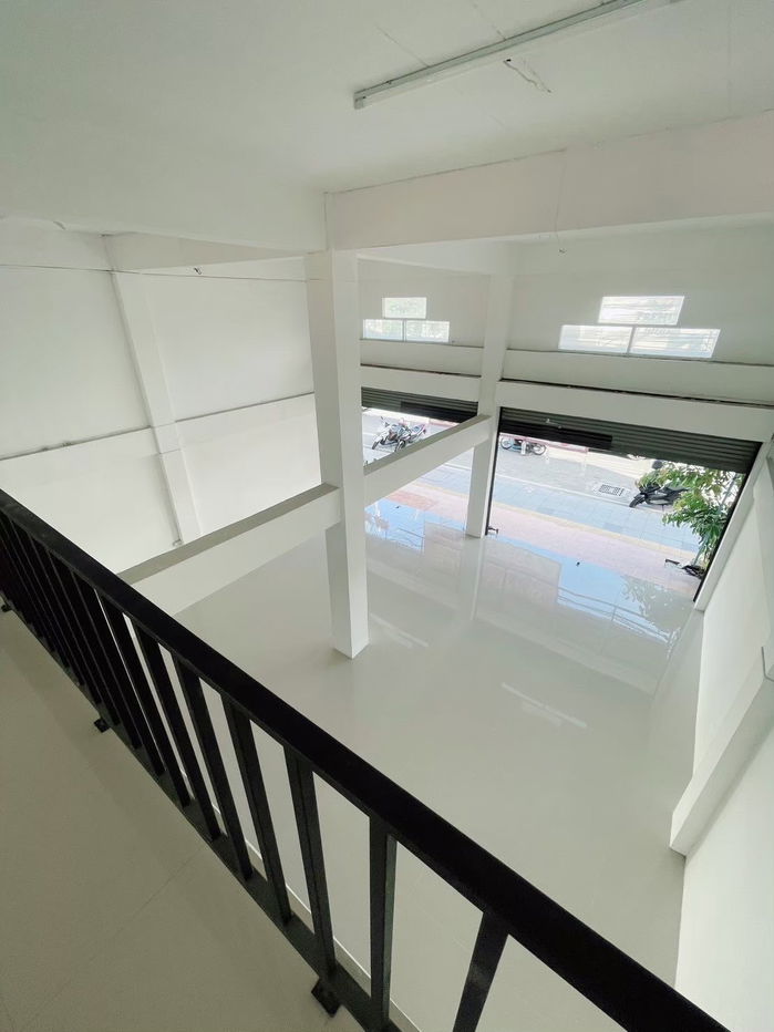 picture 2 units of 3.5-story commercial buildings,opposite of Outlet Mall Pattaya and Thepprasit Market.Parking available on both rode sides.Near Sukhumvit Rd - 4/8