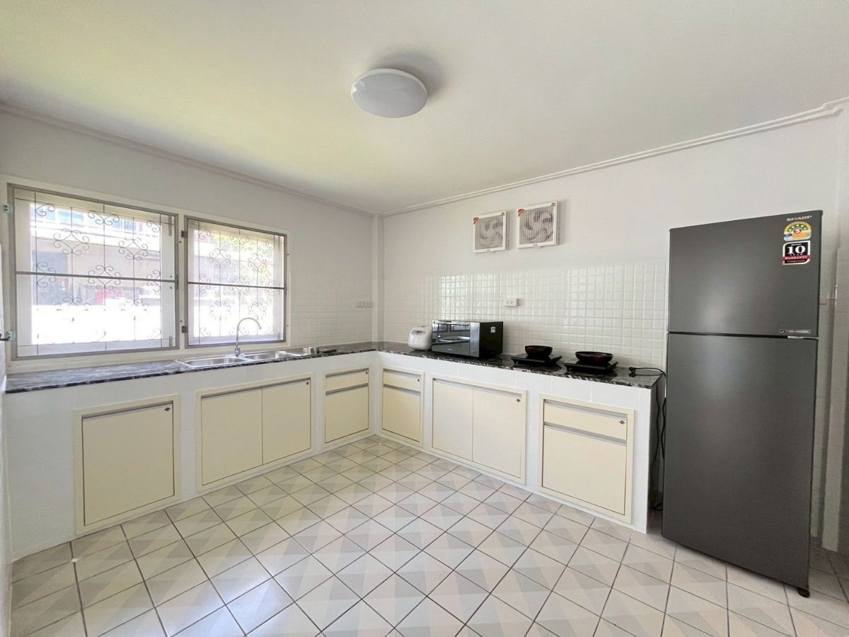 picture 🏡😊 House for rent in Muang Thong 2 Village, Project 3 (Soi Pattanakarn 53). Beautifully decorated and spacious. - 4/9