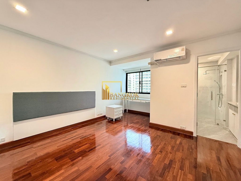 รูป Renovated 4 Bedroom Apartment For Rent in Sukhumvit 13 - BR20930AP - รูปที่ 34/53