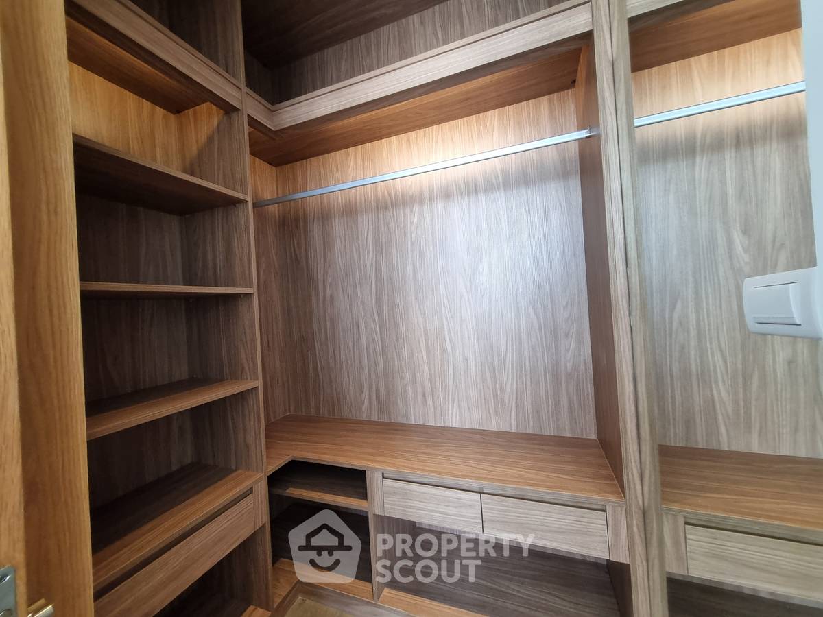 picture Studio Condo at Park Origin Phrom Phong near BTS Phrom Phong (ID 2453776) - 5/17