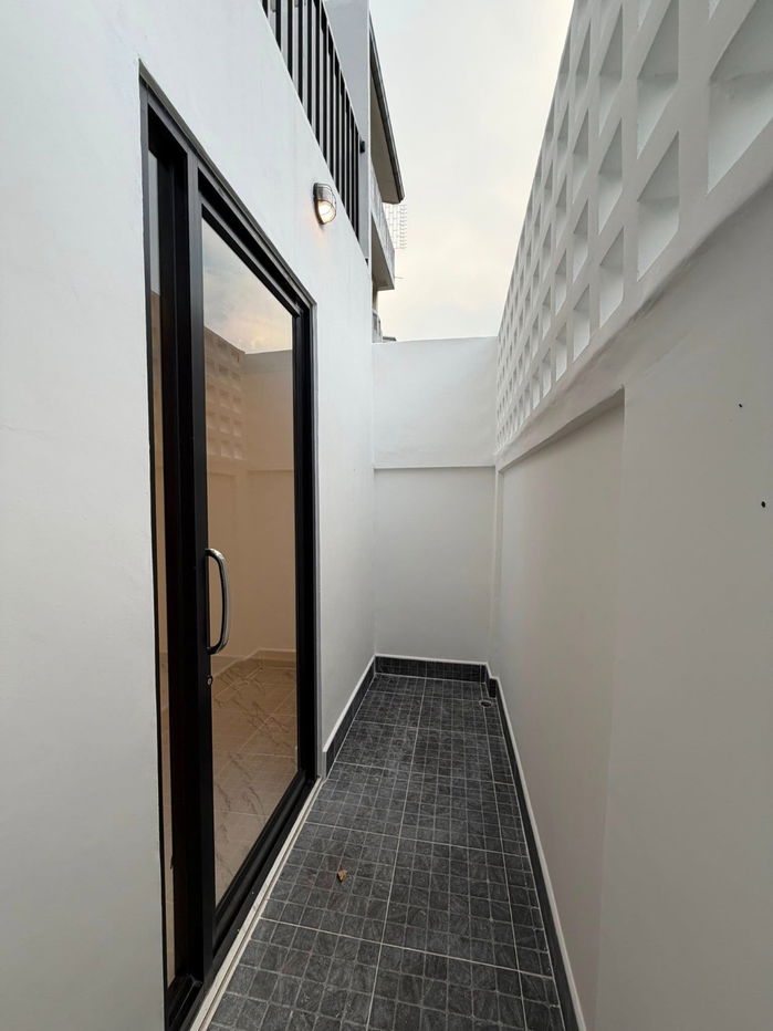 picture 3-Storey Townhome for Sale in Pattaya – Fully Renovated & Move-in Ready! - 5/40