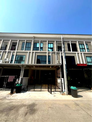 เช่าทาวน์โฮม เขตบางกะปิ : HR3047ให้เช่าบ้านใหม่ หมู่บ้าน พาทิโอ ศรีนครินทร์ - พระราม 9 ถนนกรุงเทพกรีฑา วิวติดสนามกอล์ฟ