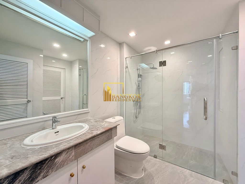 รูป Renovated 4 Bedroom Apartment For Rent in Sukhumvit 13 - BR20930AP - รูปที่ 32/53